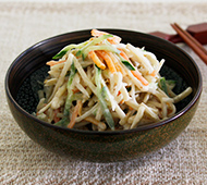 食感を楽しむ ごぼうと大根のサラダ